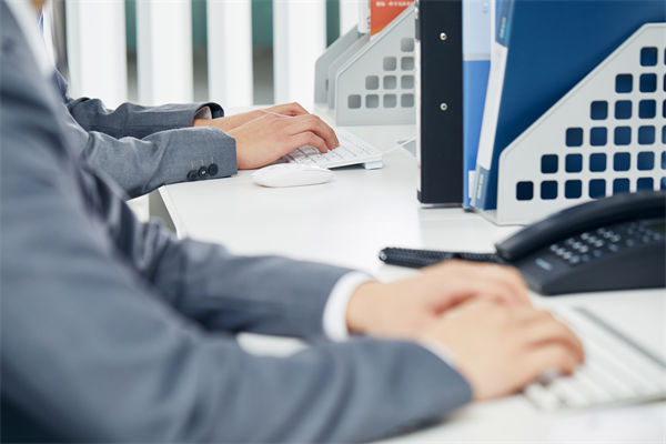 王者荣耀总决赛到场人数创纪录 电竞行业多元发展