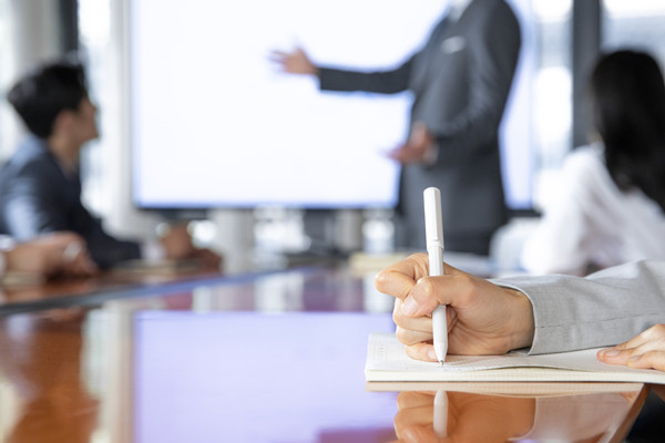 电网设备集体爆发 微软CEO称当前人工智能行业缺乏足够的电力来支撑所有GPU运行