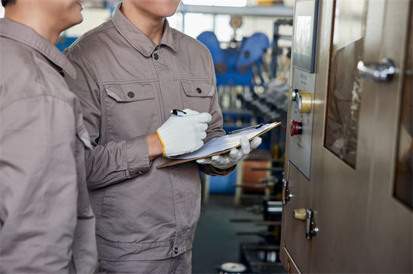 凌晨5点纽约排“长龙”！美国人连夜排队抢购中国影石全景相机